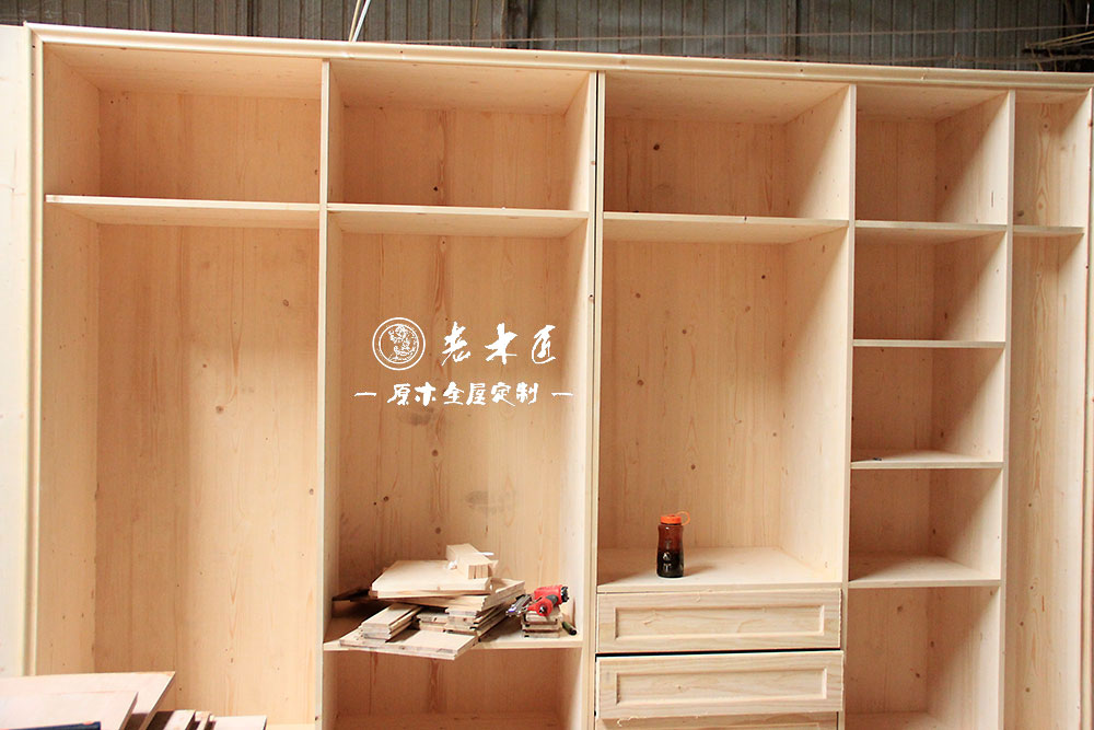 原木衣柜图片