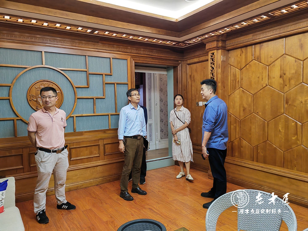 老木匠木业有限公司与闽南师范大学洽谈科研合作项目